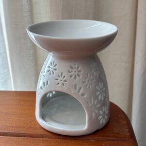 White Ceramic Tea Light Wax Melt / Oil Aroma Burner